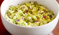 Salade grecque aux courgettes
